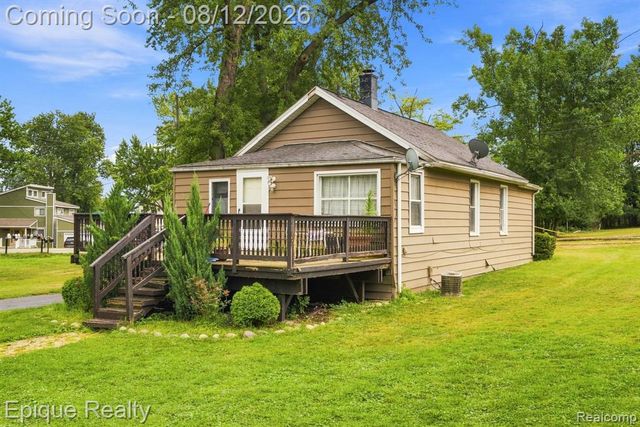 4860 Lakeview Avenue, West Bloomfield, MI 48324