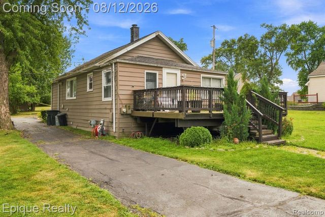 4860 Lakeview Avenue, West Bloomfield, MI 48324