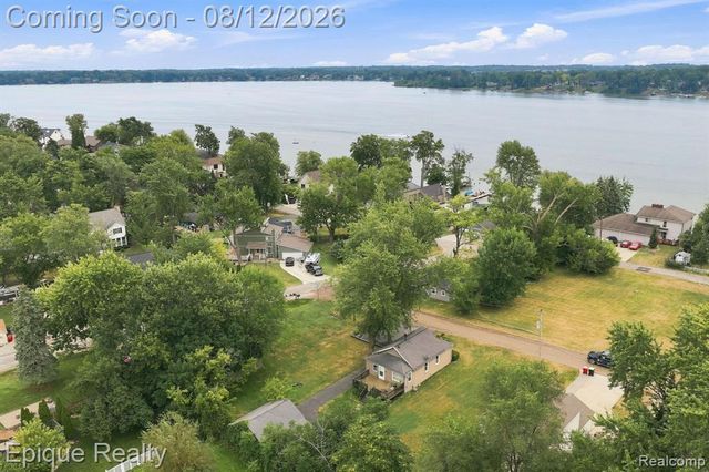 4860 Lakeview Avenue, West Bloomfield, MI 48324