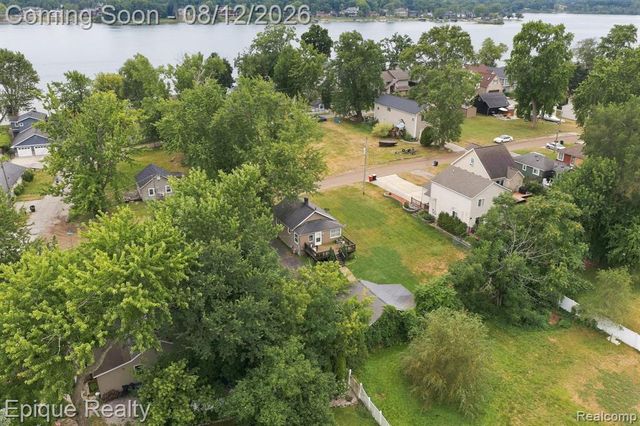 4860 Lakeview Avenue, West Bloomfield, MI 48324
