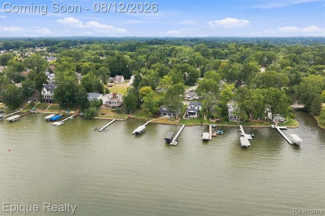 4860 Lakeview Avenue, West Bloomfield, MI 48324