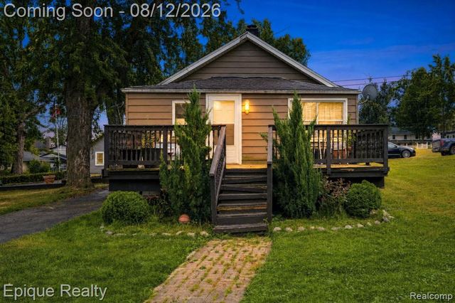 4860 Lakeview Avenue, West Bloomfield, MI 48324