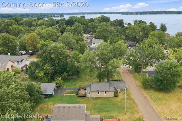 4860 Lakeview Avenue, West Bloomfield, MI 48324