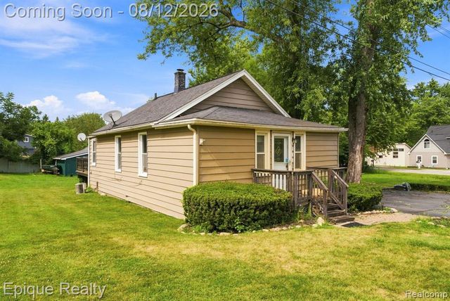 4860 Lakeview Avenue, West Bloomfield, MI 48324