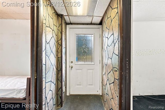 4860 Lakeview Avenue, West Bloomfield, MI 48324