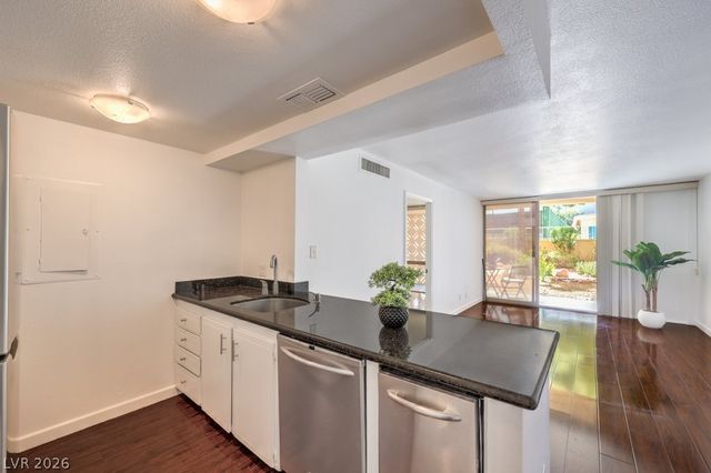 205 East Harmon Avenue 107, Las Vegas, NV 89169