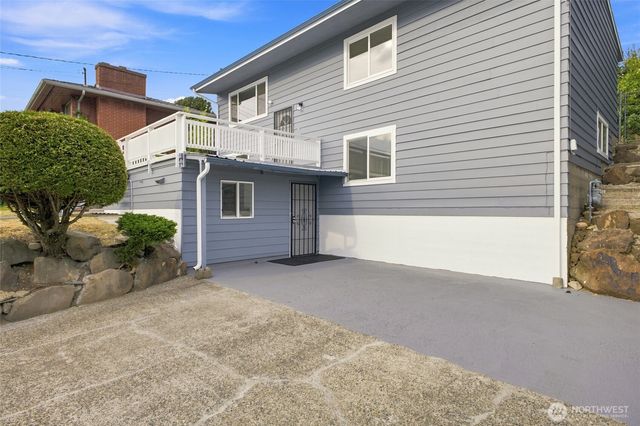 5922 23rd Avenue S, Seattle, WA 98108