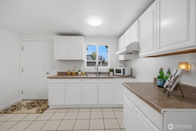5922 23rd Avenue S, Seattle, WA 98108