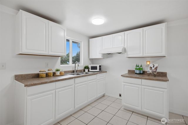5922 23rd Avenue S, Seattle, WA 98108