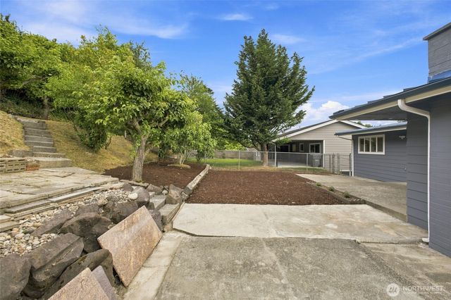5922 23rd Avenue S, Seattle, WA 98108