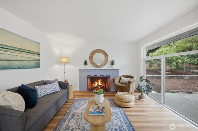 5922 23rd Avenue S, Seattle, WA 98108
