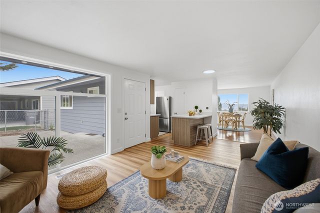 5922 23rd Avenue S, Seattle, WA 98108