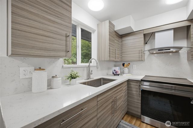 5922 23rd Avenue S, Seattle, WA 98108
