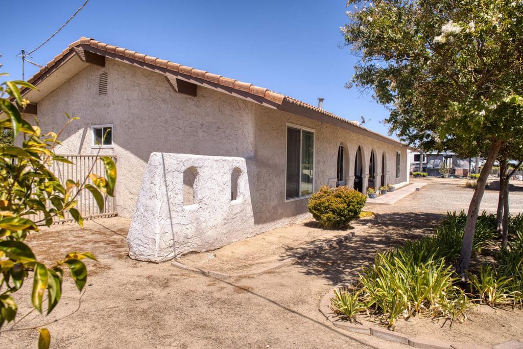 Image 10 of property listing at 11736 W Jensen Avenue, Kerman, CA 93630