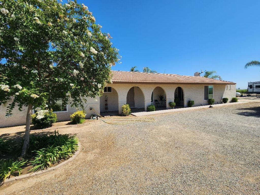 Image 2 of property listing at 11736 W Jensen Avenue, Kerman, CA 93630