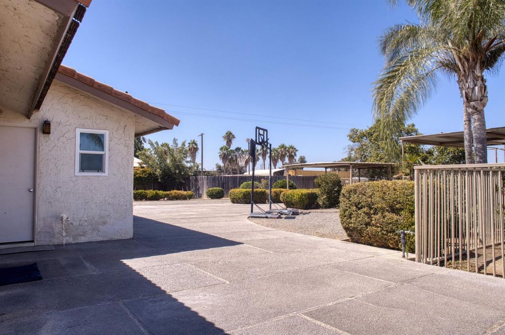 Image 24 of property listing at 11736 W Jensen Avenue, Kerman, CA 93630