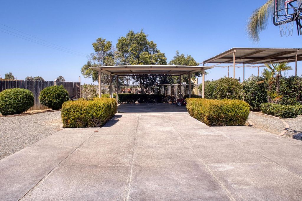 Image 27 of property listing at 11736 W Jensen Avenue, Kerman, CA 93630
