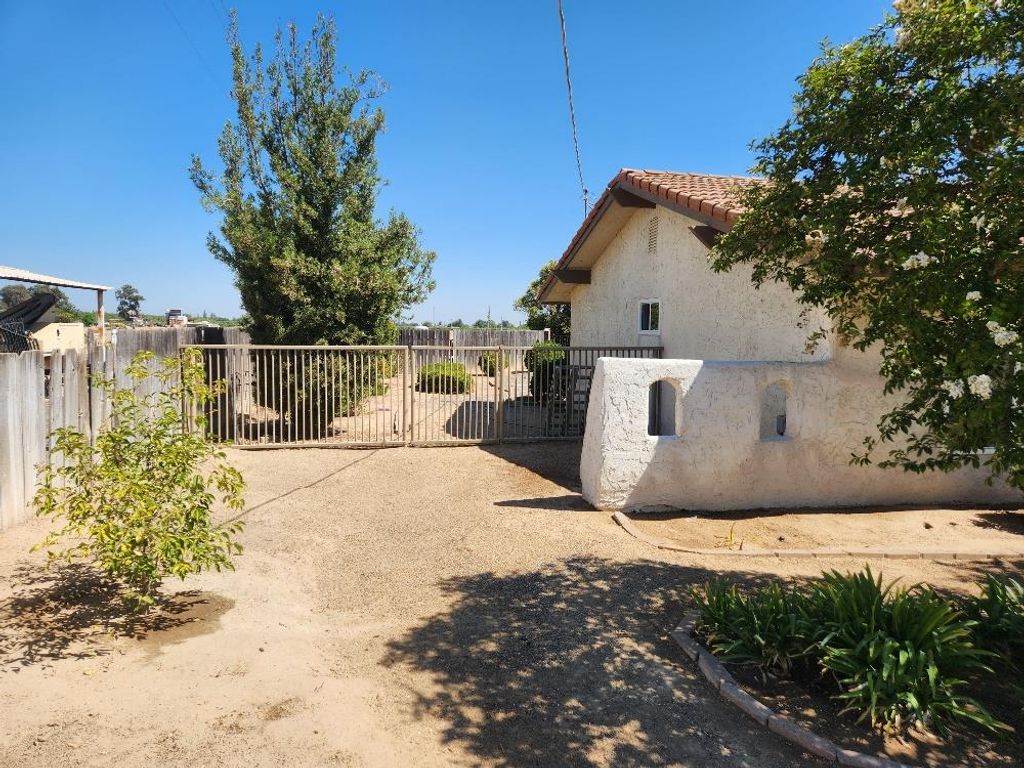 Image 9 of property listing at 11736 W Jensen Avenue, Kerman, CA 93630