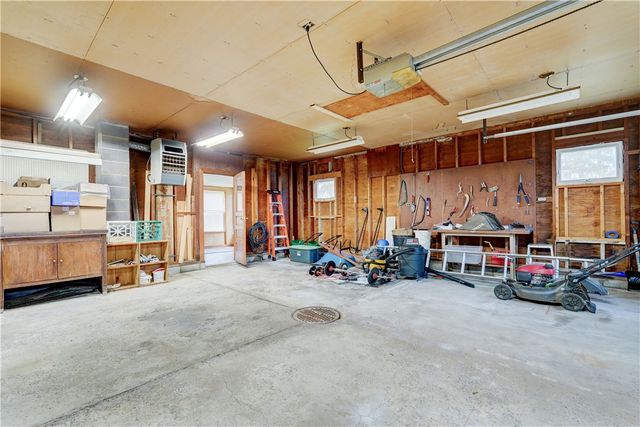 27 Richmond Avenue, Bergen, NY 14416