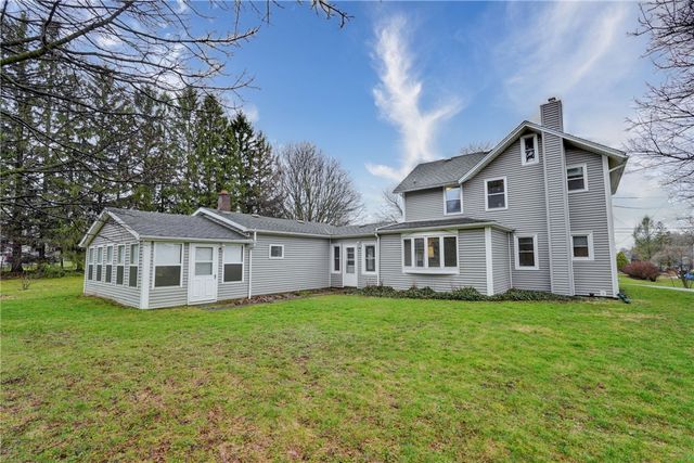 27 Richmond Avenue, Bergen, NY 14416