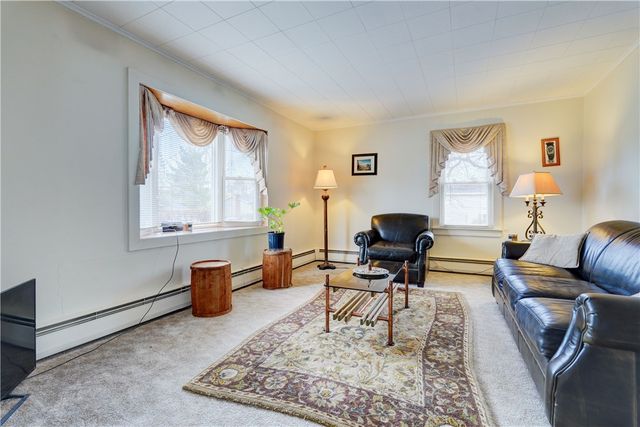 27 Richmond Avenue, Bergen, NY 14416