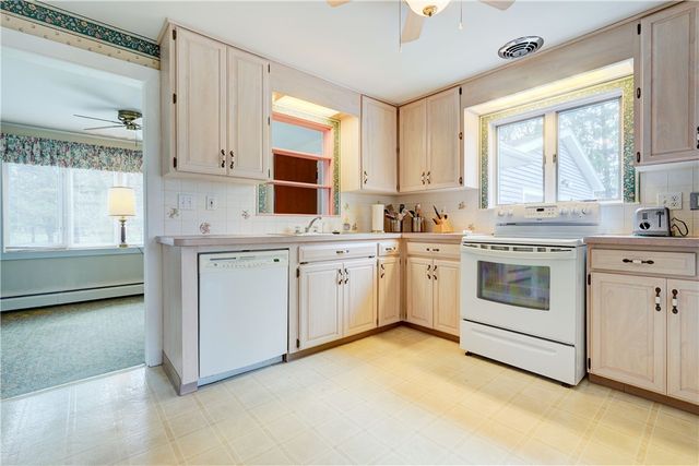 27 Richmond Avenue, Bergen, NY 14416