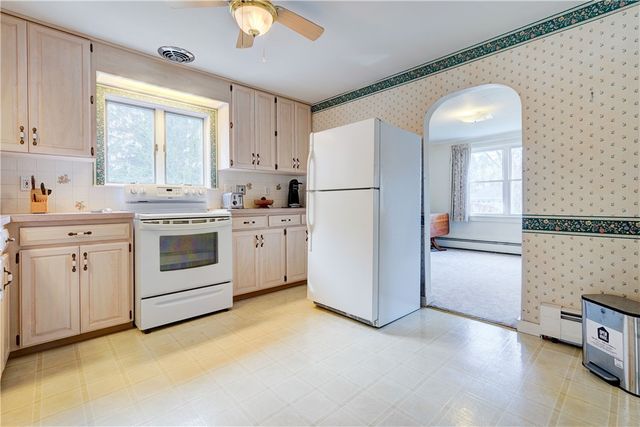 27 Richmond Avenue, Bergen, NY 14416