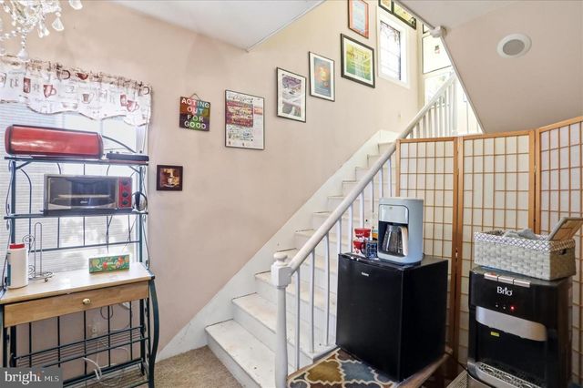8303 CUMBERLAND RD, Springfield, WV 26763