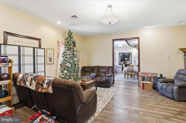 8303 CUMBERLAND RD, Springfield, WV 26763