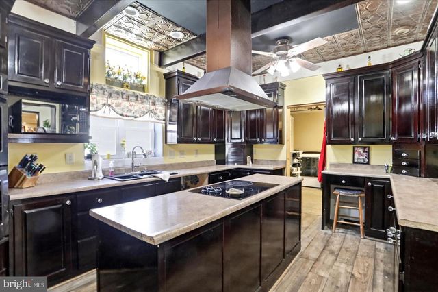 8303 CUMBERLAND RD, Springfield, WV 26763