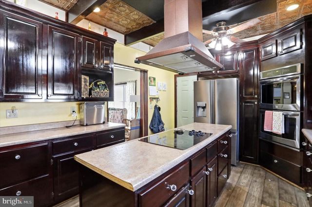 8303 CUMBERLAND RD, Springfield, WV 26763