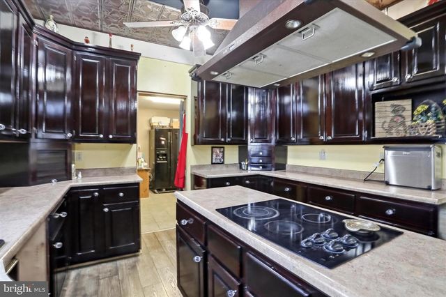 8303 CUMBERLAND RD, Springfield, WV 26763