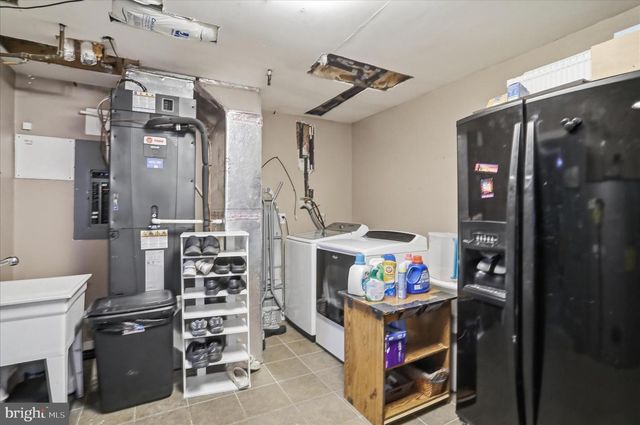 8303 CUMBERLAND RD, Springfield, WV 26763