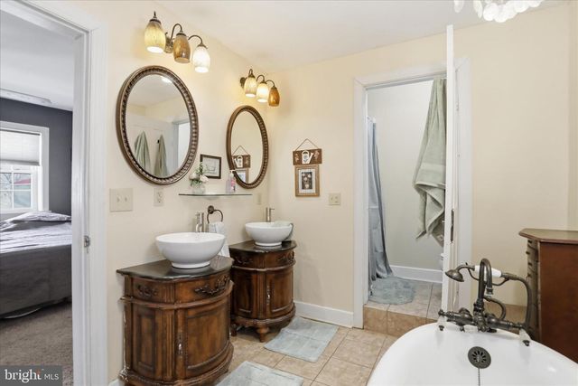 8303 CUMBERLAND RD, Springfield, WV 26763