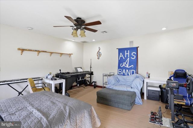 8303 CUMBERLAND RD, Springfield, WV 26763