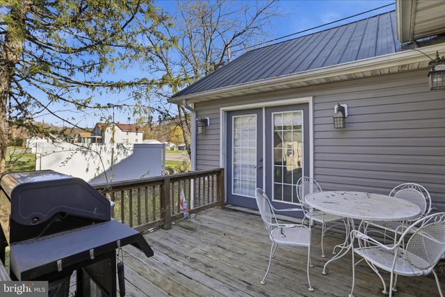 8303 CUMBERLAND RD, Springfield, WV 26763