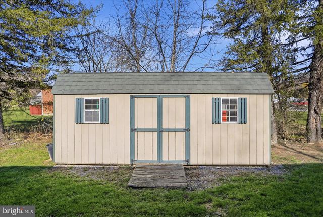 8303 CUMBERLAND RD, Springfield, WV 26763