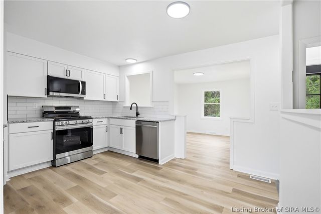 1022 Spicewood Plaza, Jeffersonville, IN 47129