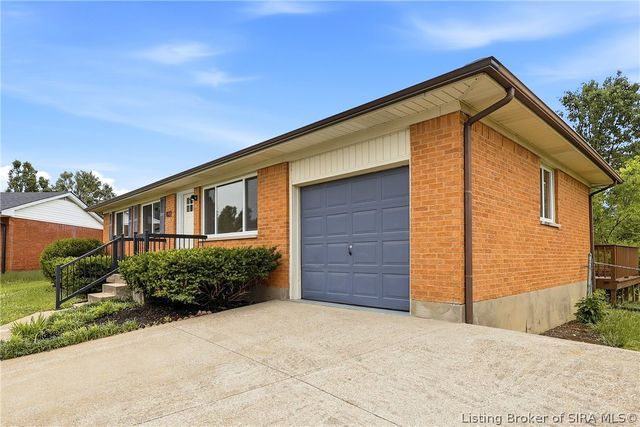 1022 Spicewood Plaza, Jeffersonville, IN 47129