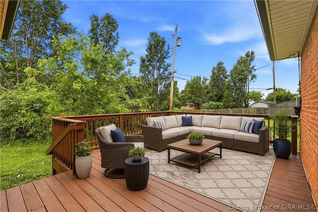 1022 Spicewood Plaza, Jeffersonville, IN 47129