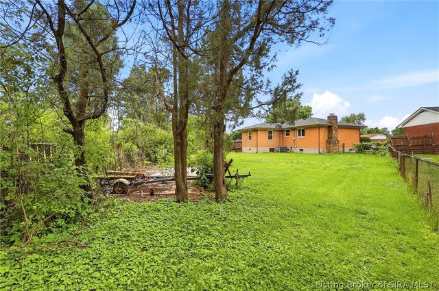 1022 Spicewood Plaza, Jeffersonville, IN 47129