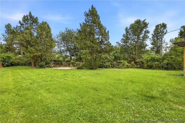 1022 Spicewood Plaza, Jeffersonville, IN 47129
