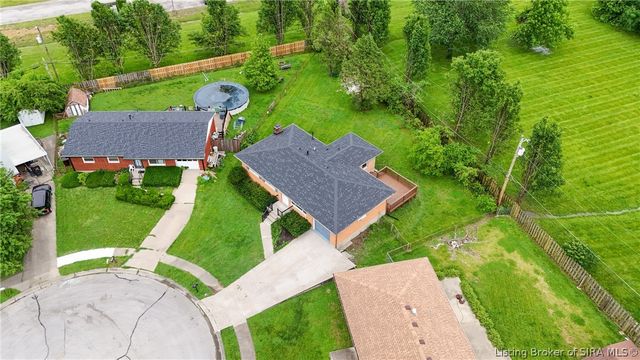 1022 Spicewood Plaza, Jeffersonville, IN 47129