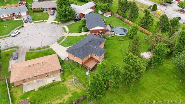1022 Spicewood Plaza, Jeffersonville, IN 47129