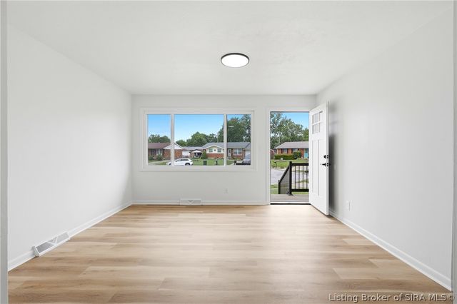 1022 Spicewood Plaza, Jeffersonville, IN 47129