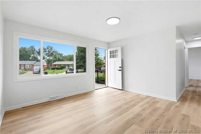 1022 Spicewood Plaza, Jeffersonville, IN 47129