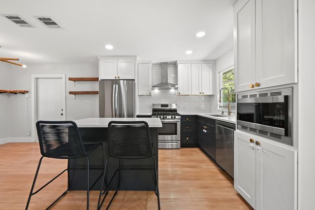 2307 Deadwood DR, Austin, TX 78744