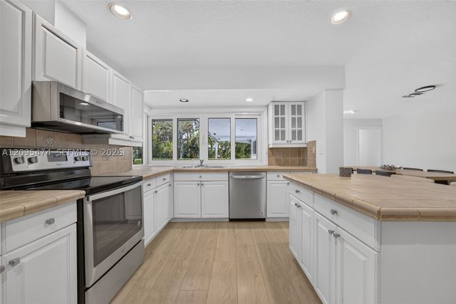 8400 SW 178th St, Palmetto Bay, FL 33157