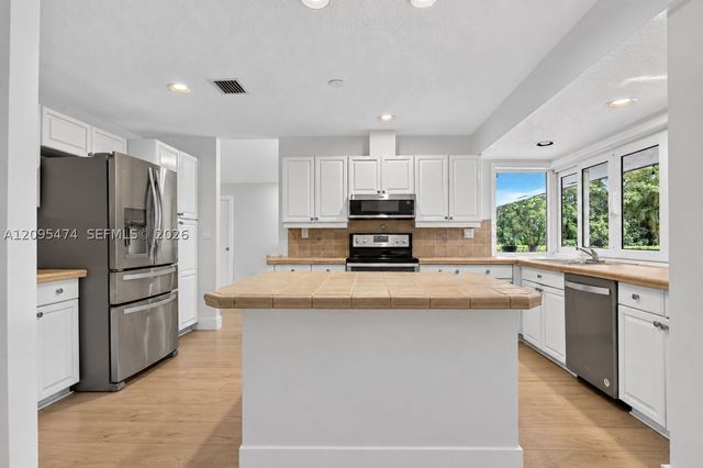 8400 SW 178th St, Palmetto Bay, FL 33157