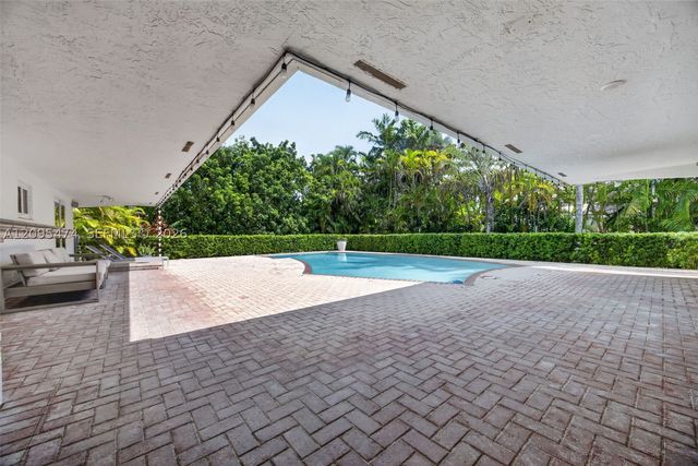 8400 SW 178th St, Palmetto Bay, FL 33157